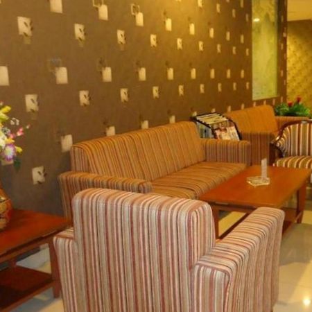Maesa Hotel Ponorogo Bagian luar foto