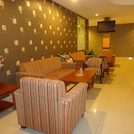 Maesa Hotel Ponorogo Bagian luar foto
