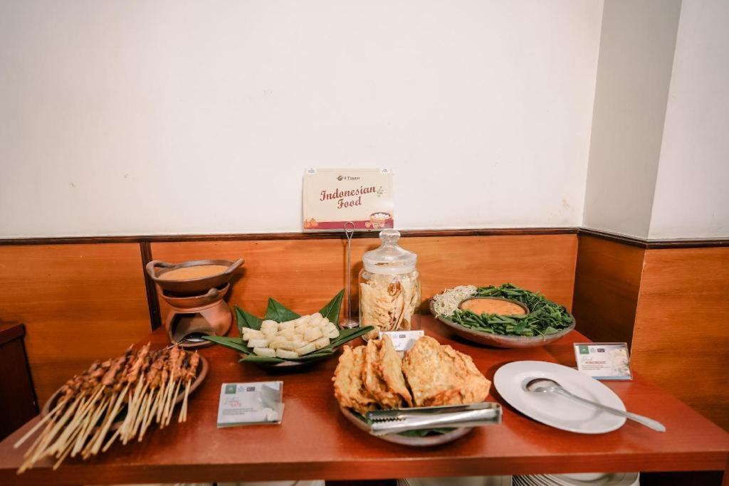 Maesa Hotel Ponorogo Bagian luar foto