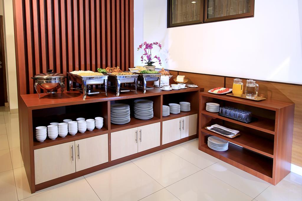 Maesa Hotel Ponorogo Bagian luar foto