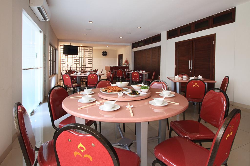 Maesa Hotel Ponorogo Bagian luar foto