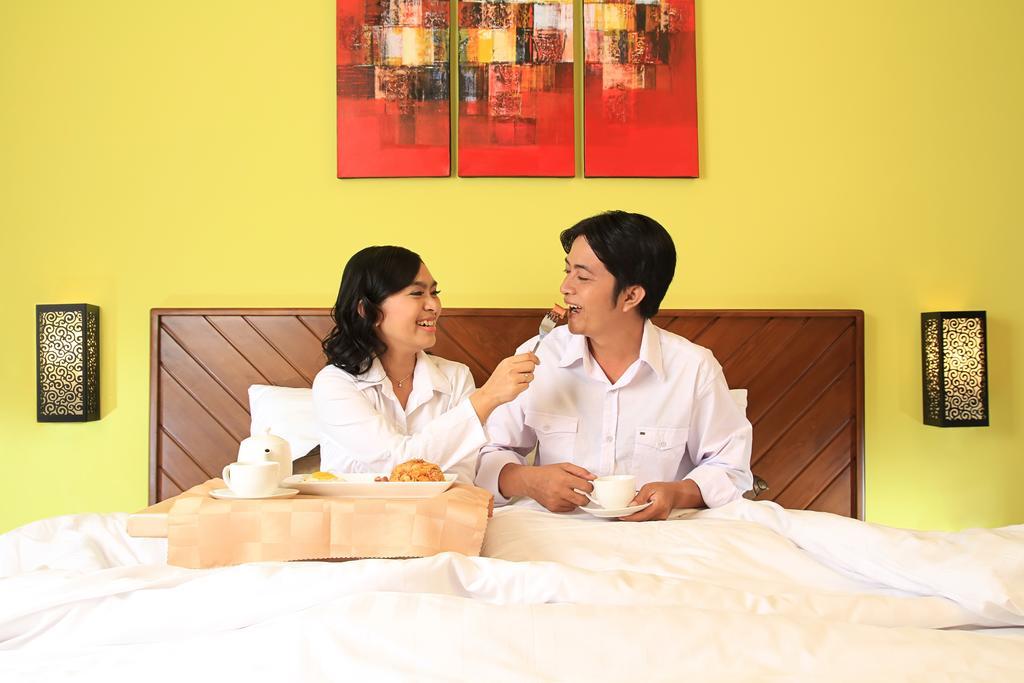 Maesa Hotel Ponorogo Bagian luar foto