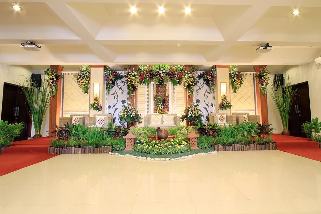 Maesa Hotel Ponorogo Bagian luar foto
