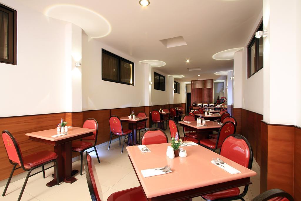 Maesa Hotel Ponorogo Bagian luar foto