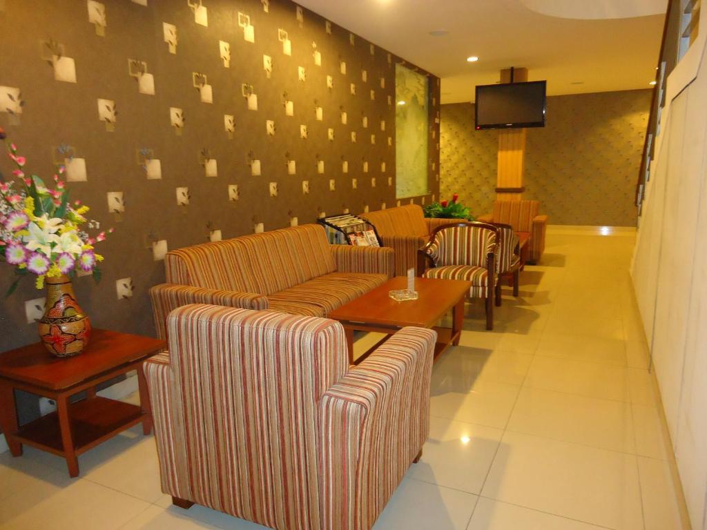Maesa Hotel Ponorogo Bagian luar foto