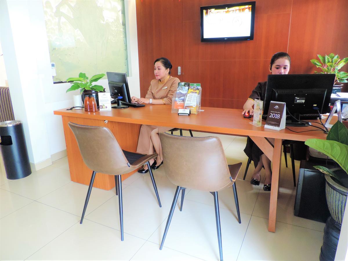 Maesa Hotel Ponorogo Bagian luar foto