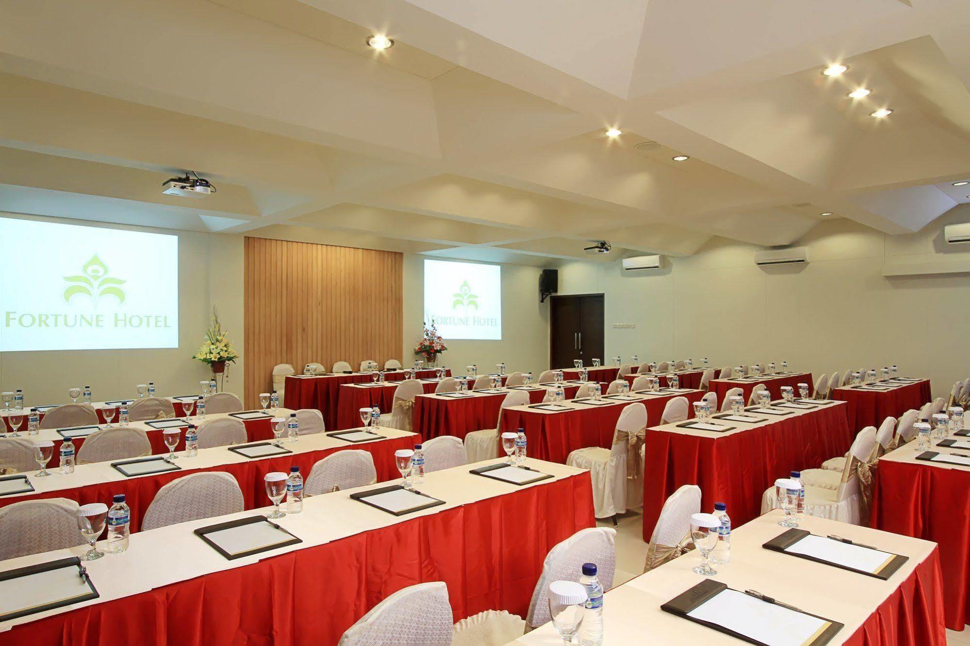 Maesa Hotel Ponorogo Bagian luar foto