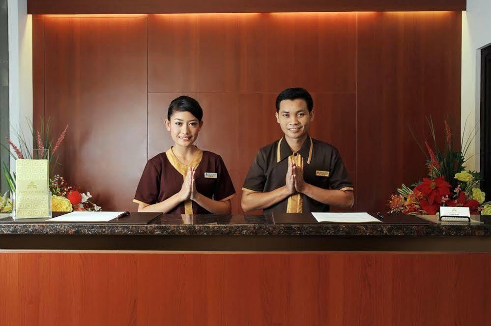Maesa Hotel Ponorogo Bagian luar foto